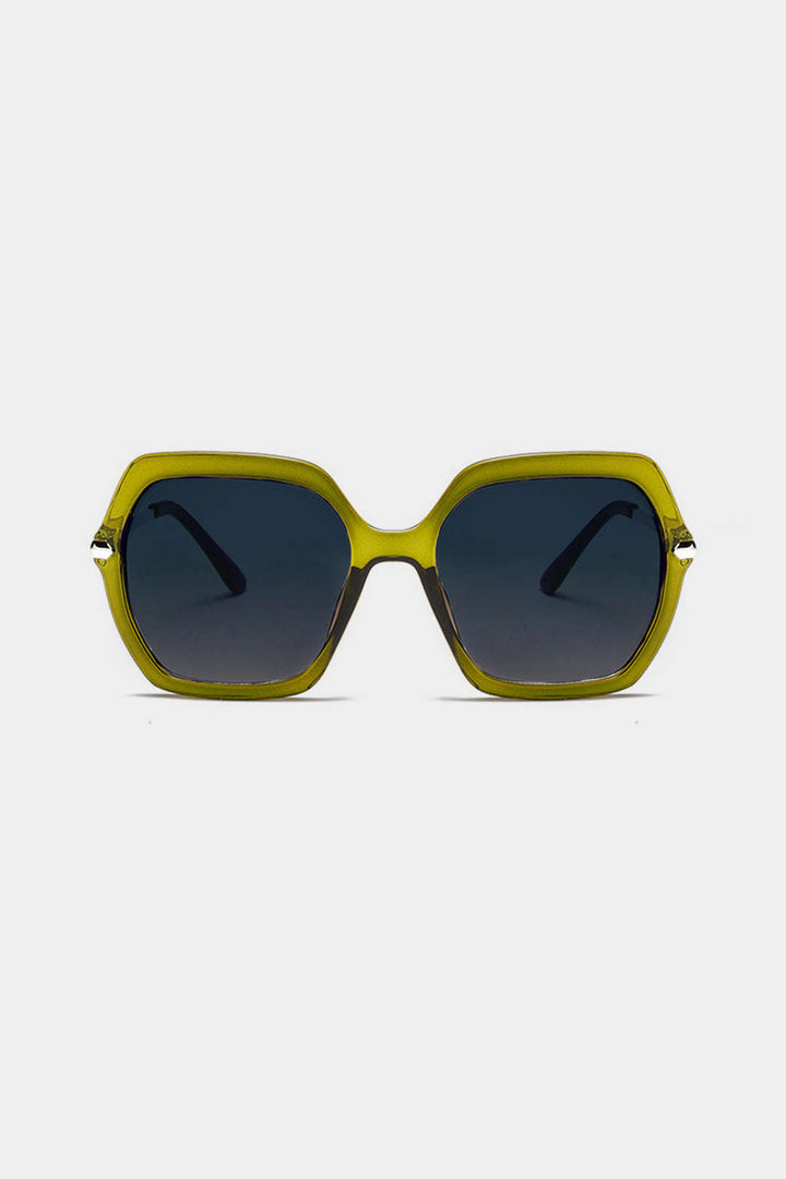 Iolanda - Óculos de Sol com Design Poligonal