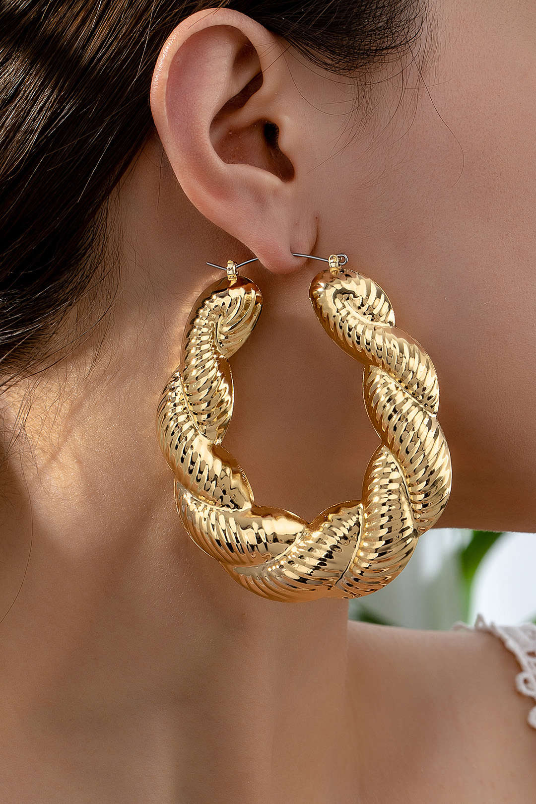 Brincos Vintage em Liga Twist