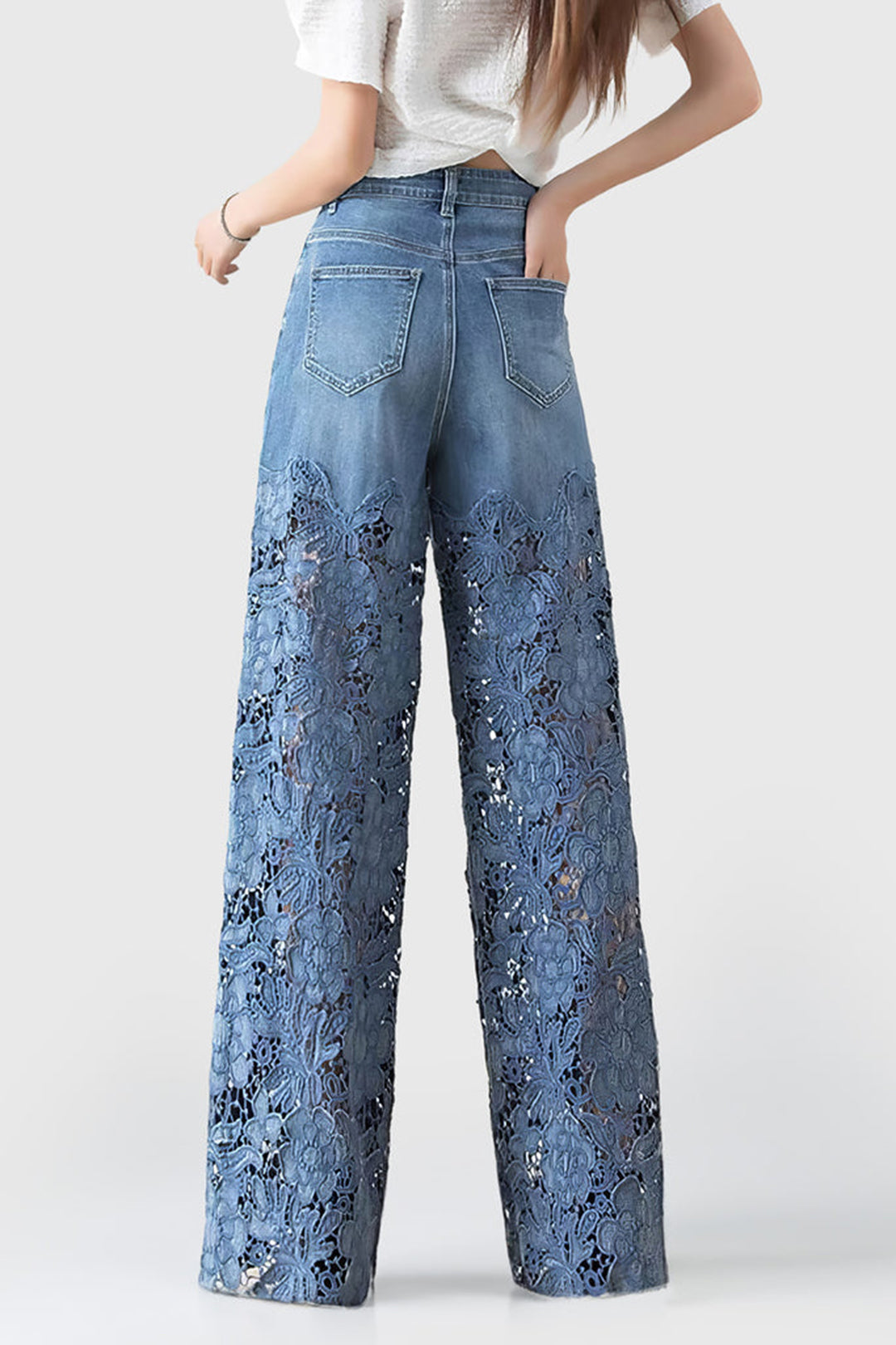 Daniela - Jeans de Renda com Corte Larguinho