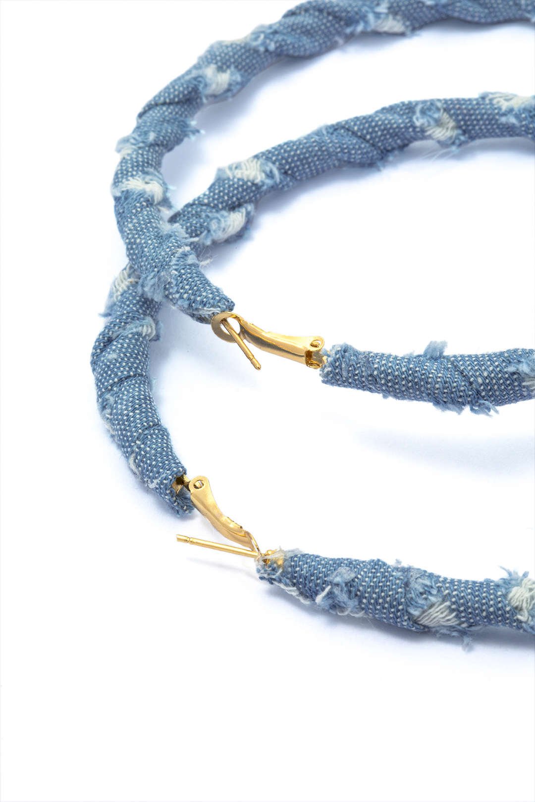 Brincos de Argola em Denim Estilo Desgastado