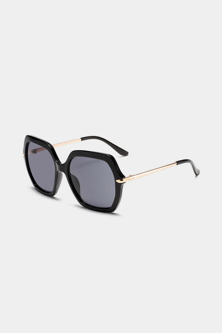 Iolanda - Óculos de Sol com Design Poligonal